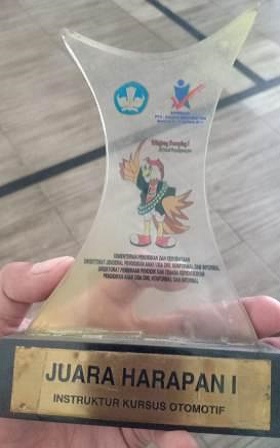 Juara Harapan 1-Instruktur Otomotif - Tingkat Nasional